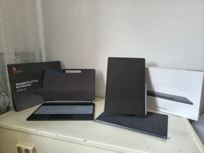 Tablet Samsung Tab S9 FE+ (Plus) + Capa/Teclado Magnético Bettdow