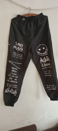 Calça Jogger Grunge Streetwear Preta Estampada - Tamanho 40