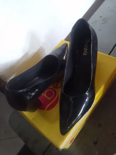 Sapatos seminovos No 38 (80 os dois)