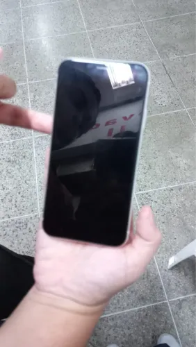 IPhone XR - 128 GB + acompanha 5 capinhas originais
