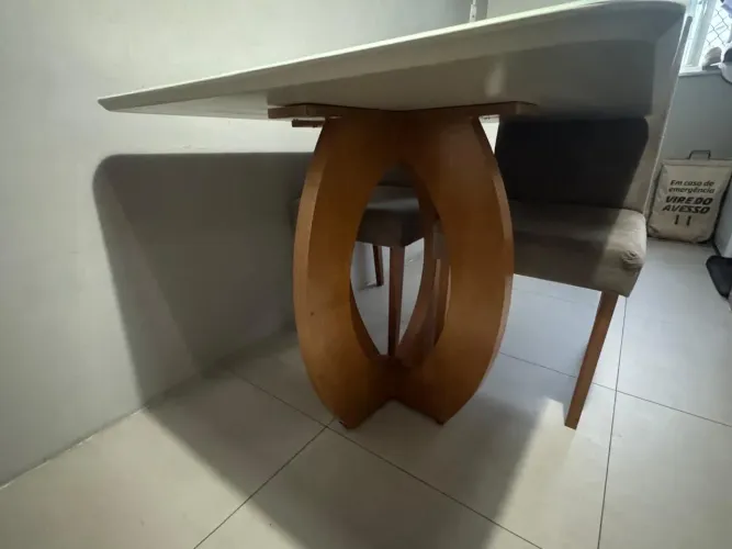 Mesa muito nova