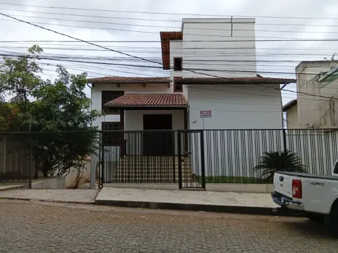 Casa triplex de 390 m²(escriturada).Bairro jd Iracema.Teófilo Otoni.M.G.