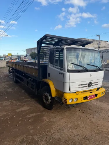 Caminhão Mercedes 1718 toco 2011