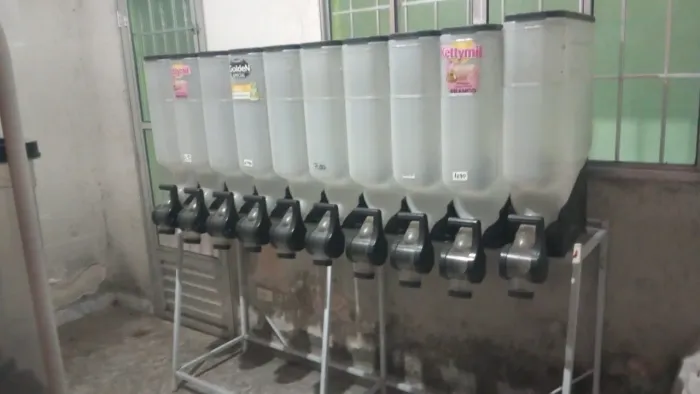 Expositor ou dispenser de ração