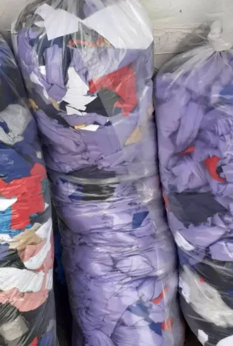 Sacos de retalhos aproximadamente 30 kilos cada R$ 12,00 cada