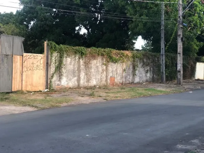 Imóvel para venda tem 2351 metros quadrados em Olho D'Água - São Luís - MA