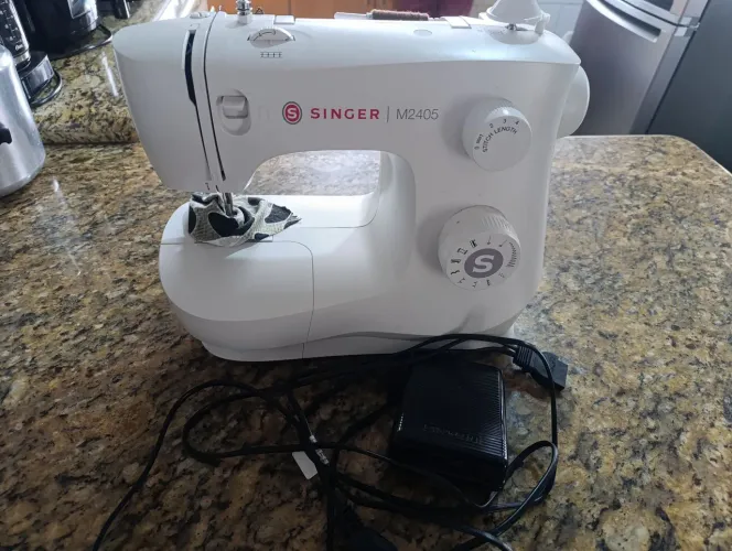 Máquina de Costura Singer M2405 127V