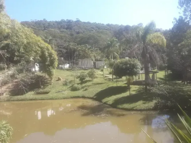 CHÁCARA À VENDA | 5.000 m² | 02 LAGOS | APENAS 3 KM DO CENTRO