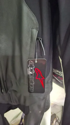 Macacão alpinestars 2 peças, nunca usado. Tamanho 54<br>Tamo 54<br>NUNCA USADO