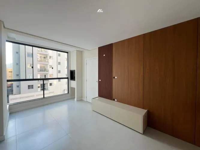Apartamento semimobiliado com 02 quartos no Bairro Tabuleiro em Camboriú.