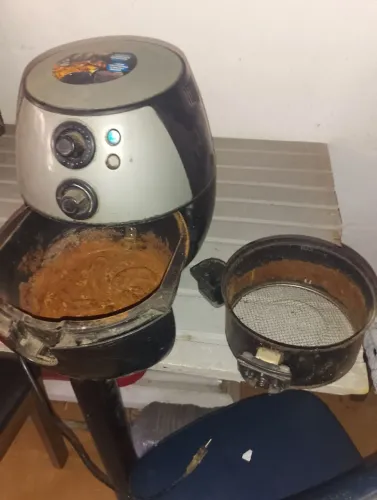 Vendo Air fray elétrica com defeito para retirada de peças ou alguém que queira arruma la