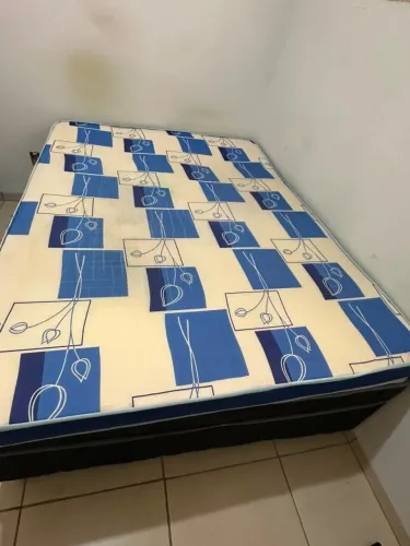 Compre o colchão de casal e ganhe a base da cama com lençóis e travesseiros