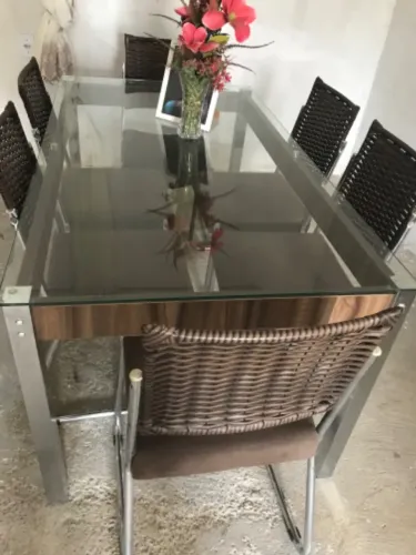 Mesa de 6 lugares . Super conservada e no precinho