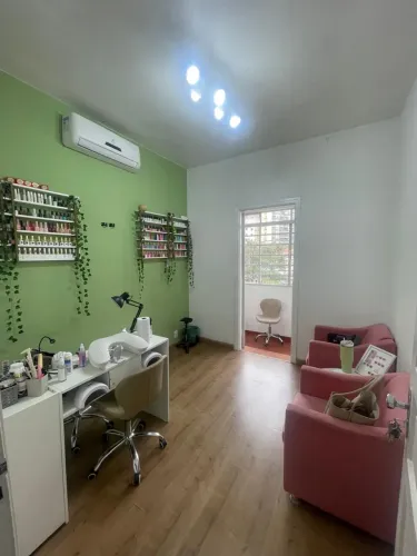 Sala dentro de um salão de beleza