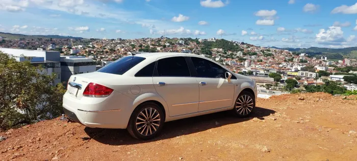 Fiat Linea Absolute 1.9/1.8 Flex Dualogic 4P 2015