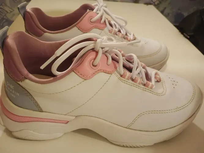 Tênis feminino