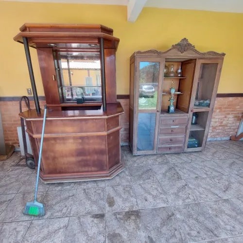 Móveis ( Bar 250,00) (Estante 400,00)