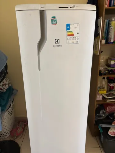 Geladeira Electrolux 240L