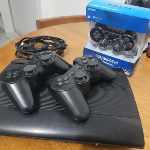 Playstation 3 desbloqueado + 3 controles + jogos