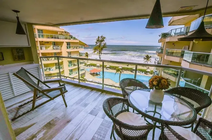 Apartamento frontal mar no condominio villa del sol