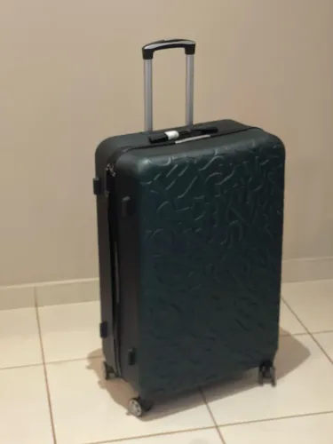 MALA DE VIAGEM RÍGIDA - LINDA E MUITO CONSERVADA!
