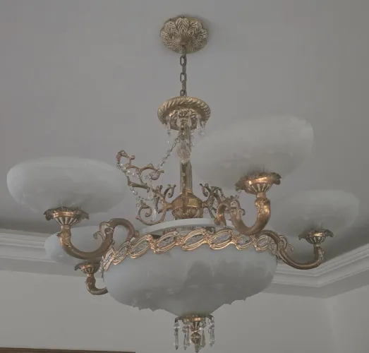 Vendo lustre cristal italiano com estrutura em metal dourado