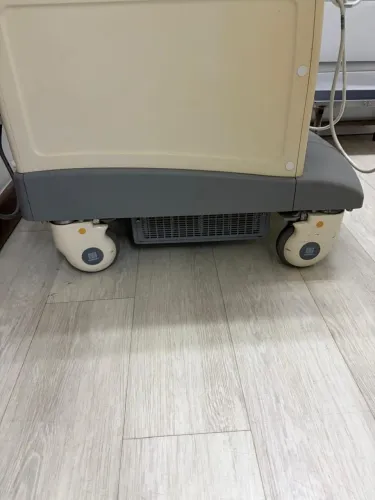 Ultrassom com monitor com manchas