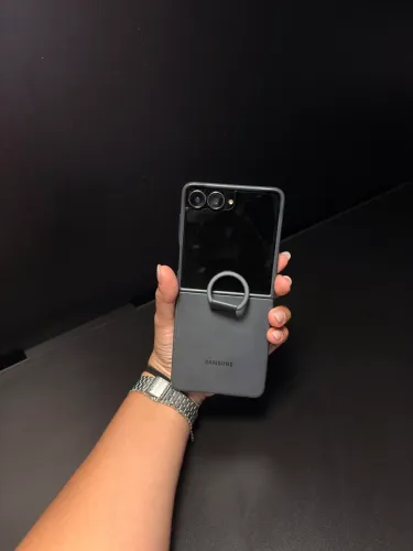 SAMSUNG ZFLIP 7 - 256GB - SEMI NOVO NA GARANTIA!