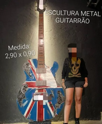 Escultura metal guitarra 