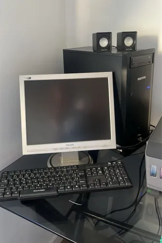 Computador Intel celeron - com monitor , caixinha de som- teclado