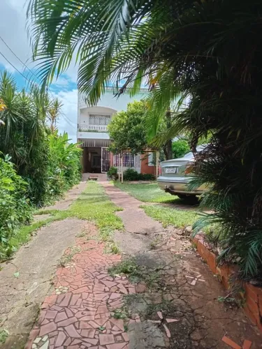 Aluga- se quarto