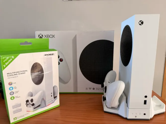 Xbox Séries S + Suporte para carregamento