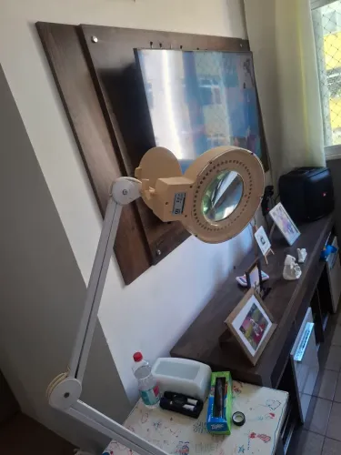 Luminária Led com lupa para estética.