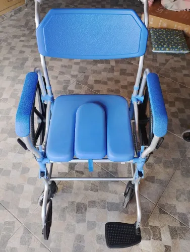 Cadeira de rodas para banho nova 