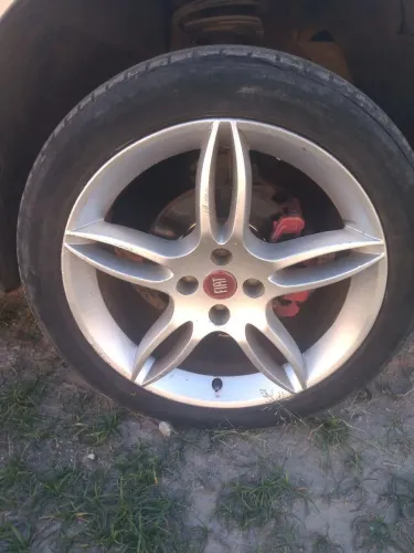 Vendo a base de troca tambem 4 rodas aro 17 Fiat Stilo 