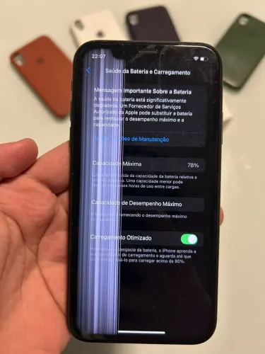 Vendo IPhone XR 64gb com listra na tela