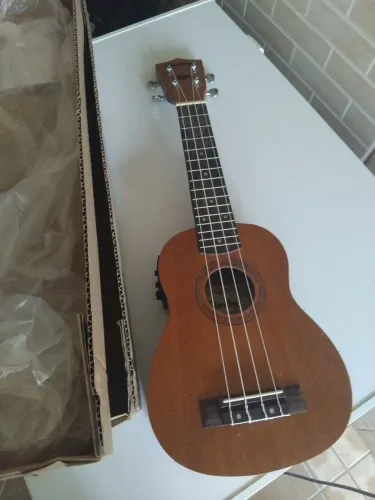 Vendo ukulele Shelby SU-21ME STNT