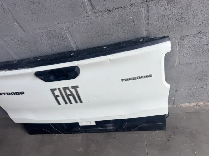 Tampa Traseira Fiat Strada 2021/2025