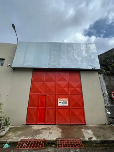 Alugo Galpão 01 localizado na rua Beco da Piedade, no bairro Reduto em Belém