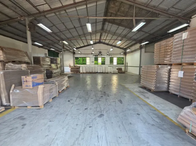 ALUGO GALPÃO 945.63m² DOCAS COM SUBESTAÇÃO NO DISTRITO I/NÍVEL 4 EM CONDOMÍNIO MANAUS