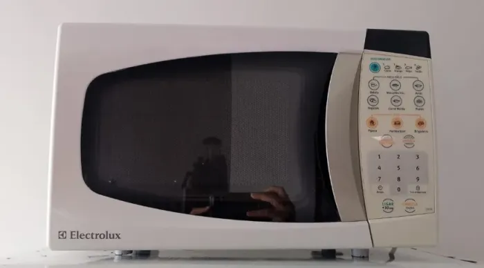 Microondas Eletrolux 18l funcionando perfeitamente