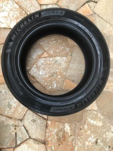 Pneu Aro 19 MICHELIN 235/55 R19 e.primacy
