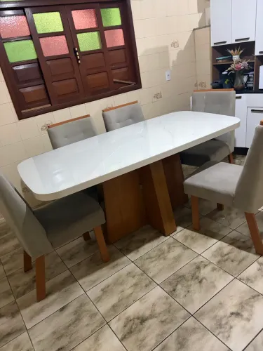 Vendo mesa com 6 cadeiras, semi-nova