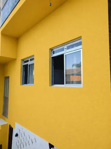 Alugo casa ANUAL