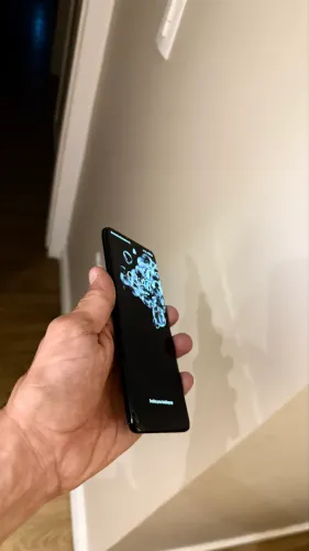 S20 Plus (tela trincada mas funcionando 100%)
