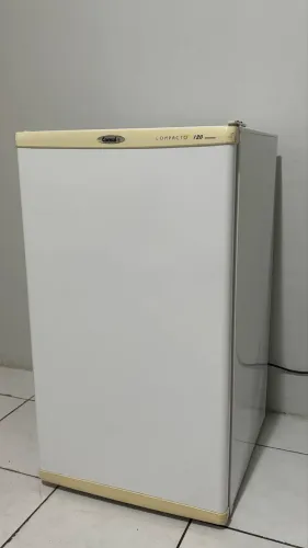 Frigobar em perfeito funcionamento