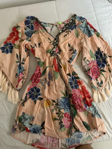 Vestido farm curto com mangas longas novo