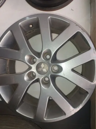 Roda Mitsubishi TR4 17 '