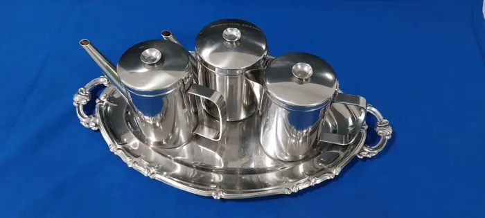 Conjunto de Inox de : Café, leite e chá. Incluso bandeja