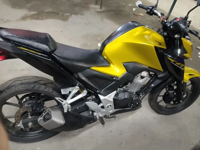 VEM MOTO SO PEGAR E ANDAR NADA PRA FAZER E SO COMPRA E SER FELIZ